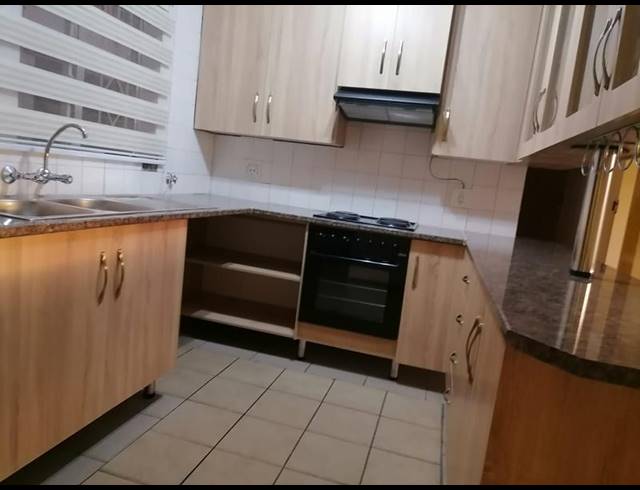 2 BEDROOM PROPERTY TO RENT IN HELDERKRUIN